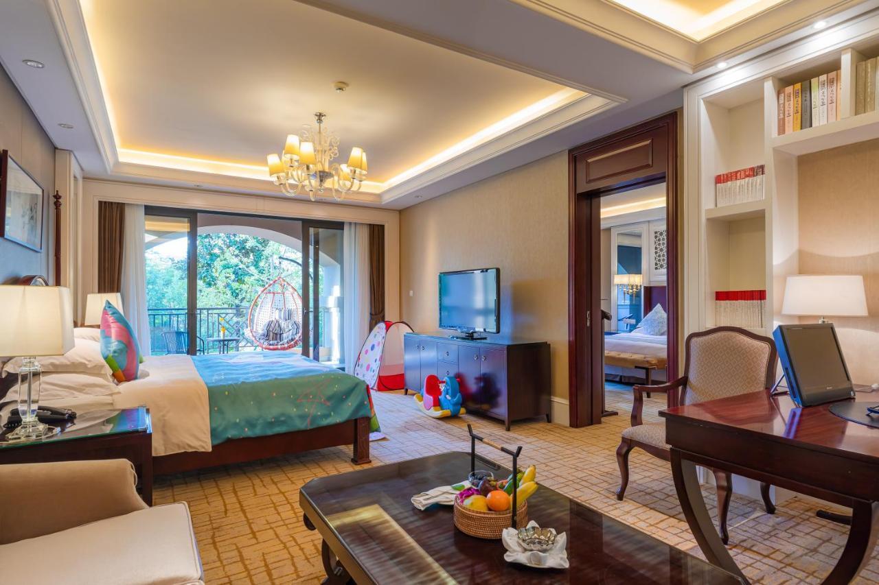Your World International Conference Centre Иу Экстерьер фото